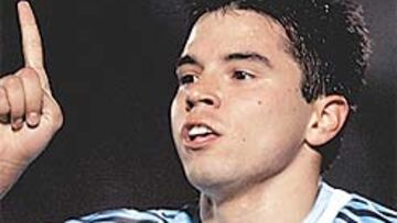 <b>ENTRE LA ESPADA Y LA PARED. </b>Saviola seguirá con su selección, tras la disputa de la Copa América.