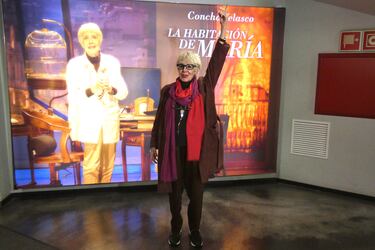 El teatro fue su otra gran pasión. Cosechó grandes éxitos desde sus comienzos y nunca dejó de trabajar hasta que la edad se lo fue complicando. Con 81 años sus hijos la convencieron para que pensase en la retirada, y precisamente con una obra escrita por su hijo Manuel se despidió del público.