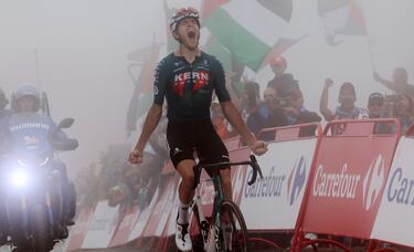 Castrillo ha alcanzado la gloria con su segunda victoria en esta Vuelta España, y menuda victoria. El aragonés se ha coronado en el Cuitu Negro.