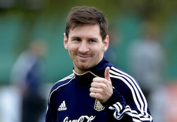 Este año con el pelo corto empezó a experimentar dejando salir una barba incipiente por primera vez en su carrera.