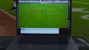 Mourinho muestra captura de pantalla como protesta tras una decisión arbitral