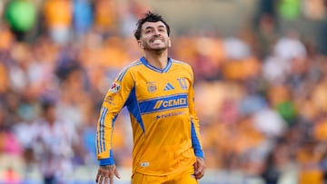 Angel Correa of Tigres during the 17th round match between Tigres UANL and Atletico de San Luis as part of the Liga BBVA MX, Torneo Apertura 2025 at Universitario Stadium, on November 08, 2025 in Monterrey, Nuevo Leon, Mexico.