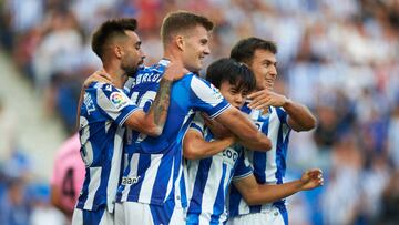 Alexander Sorloth of Real Sociedad celebrates with his teammates after scoring the 2-1 during the La Liga match between Real Sociedad and RCD Espanyol played at Reale Arena Stadium on September 18, 2022 in San Sebastian, Spain. (Photo by Cesar Ortiz / Pressinphoto / Icon Sport)