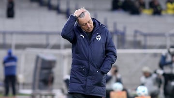Monterrey's Spanish head coach Domenec Torrent gestures during the Liga MX Clausura match between Pumas and Monterrey at Olimpico Universitario Stadium in Mexico City on February 22, 2026. (Photo by Victor CRUZ / AFP)