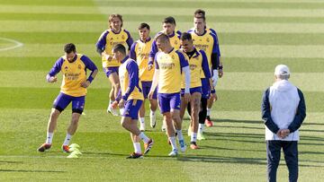 El vestuario celebra a Mbappé