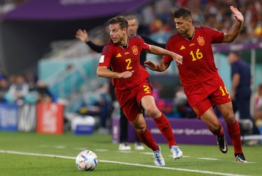 Debutó el 6 de febrero de 2013, con la selección absoluta en un amistoso contra Uruguay en Doha. Ha participado en el Mundial de 2014, 2018, 2020 y en la Eurocopa de 2016 y 2020.