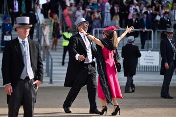 D¨ªa de estreno en el hip¨®dromo de Ascot, ciudad al sur de Inglaterra, donde se celebra la tradicional y pintoresca carrera de caballos con la presencia de la familia real brit¨¢nica.