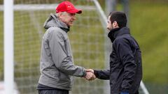 Soccer Football - Europa League - Arsenal Training - Arsenal Training Centre, St Albans, Britain - May 2, 2018   Arsenal manager Arsene&nbsp;Wenger&nbsp;shakes hands with Henrikh Mkhitaryan during&nbsp;training   Action Images via Reuters/Matthew Childs