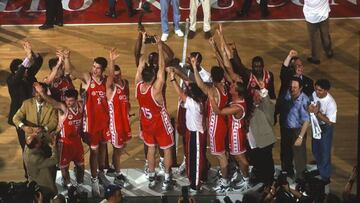 Los jugadores celebran el título de Liga de 1998.