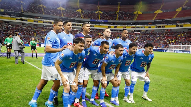 Dejó Cruz Azul y ya es campeón con su nuevo club, todo en menos de un mes
