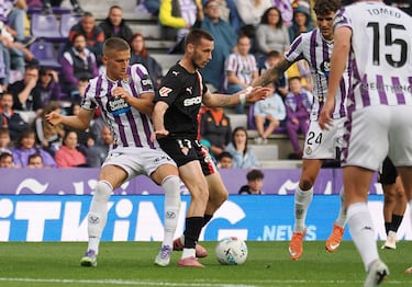 Gol, asistencia y penalti provocado. Partido completísimo de un Dubasin que siempre que está en forma suma y mucho en el Sporting. El pingüino enlaza cuatro jornadas marcando.