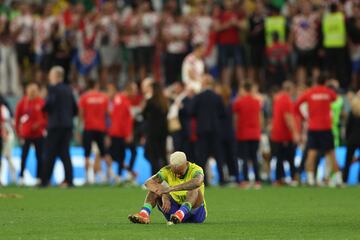 El delantero brasileño del Paris Saint-Germain, Neymar Júnior, no pudo contener las lágrimas tras la eliminación de la selección brasileña del Mundial de Catar 2022 al caer frente a Croacia en la tanda de penaltis.