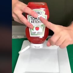 Explica cuál es la forma correcta de apretar el kétchup y el truco se comparte sin parar
