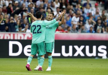 Salzburgo 0-1 Real Madrid | Benzema pidió el balón, se la dio a Hazard, arriba a la izquierda, y el belga se fue hacia dentro, perfilándose para el disparo con la derecha y le pegó con rosquita.