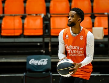 11/02/25 BALONCESTO 
VALENCIA BASKET - JEAN MONTERO ENTRENAMIENTO 