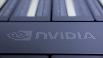 Hedge fund manager Burry, famous for predicting the 2008 crash, now believes artificial intelligence stocks are dangerously overvalued.