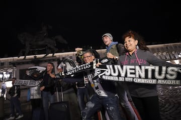Juventus' supporters celebrate in central Turin after their team won a seventh straight Serie A title "scudetto" after a goalless draw against ten-man Roma at the Stadio Olimpico, on May 13, 2018. 
The Turin giants become the first team to complete the le