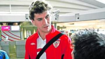 <b>RECLAMO. </b>Fernando Llorente fue requerido por algunos niños antes de partir hacia tierras noruegas.