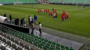 <b>EN TIERRAS GALAS. </b>El Atlético se entrenó ayer por la tarde en el estadio Route de Lorient. Los de Manzano conocieron el césped que pisarán esta noche en Rennes.