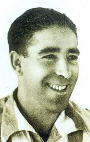 Jug¨® la temporada 1935-36 con el Osasuna y la temporada 1941-42 con el Atl¨¦tico de Madrid.