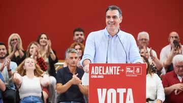 El secretario general del PSOE, presidente del Gobierno y candidato a la reelecci¨®n, Pedro S¨¢nchez, interviene durante un acto de campa?a del PSOE, en el Paraninfo de la Universidad de Cantabria, a 13 de julio de 2023, en Santander, Cantabria (Espa?a). La ¨²ltima vez que S¨¢nchez visit¨® la regi¨®n fue el 22 de mayo, con motivo de otro mitin, en aquella ocasi¨®n en la campa?a a las elecciones auton¨®micas y locales del 28 de mayo. Este mitin electoral se realiza de cara a las elecciones generales del pr¨®ximo 23 de julio.
13 JULIO 2023;
C¨¦sar Ortiz / Europa Press
13/07/2023