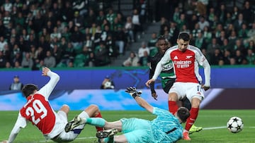 Lisbon (Portugal), 26/11/2024.- Sporting player Franco Israel (C) in action against Arsenal player Kai Havertz (L) during the the UEFA Champions League soccer match held at Alvalade stadium, in Lisbon, Portugal, 26 November 2024. (Liga de Campeones, Lisboa) EFE/EPA/MIGUEL A. LOPES