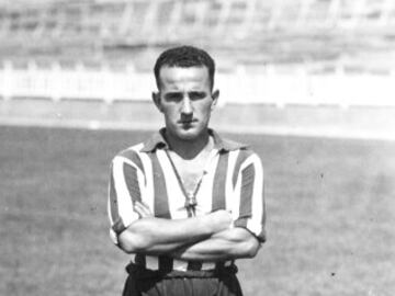 Jugó en la real sociedad desde 1928 a 1934, en la temporada 34/35 fichó por el Atlético de Madrid