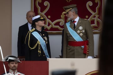 El Rey Felipe VI y la princesa Leonor durante el acto solemne de homenaje a la Bandera Nacional y desfile militar por el 12 de octubre.