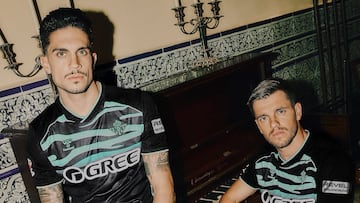 Bartra y Lo Celso, con la nueva tercera camiseta del Betis.