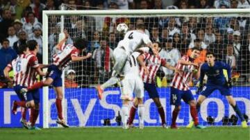 – Fue el momento exacto en el que Sergio Ramos se alzó por los cielos de Lisboa para empatar a uno la final de la Champions League 2013-2014 entre Real Madrid y Atlético de Madrid; la primera entre dos equipos de la misma ciudad, la quinta entre escuadras del mismo país. Diego Godín había adelantado a los ‘Colchoneros’ de Simeone. El gol de Ramos envió al partido a tiempo extra, periodo en el que los merengues terminaron de someter a su maltrecho rival. Marcelo, Bale y Cristiano dieron forma al 4-1 y a la ansiada ‘Décima’ copa de Europa para el madridismo. 