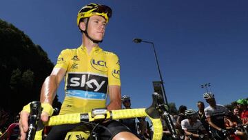 Chris Froome con el maillot amarillo durante un Tour de Francia.
