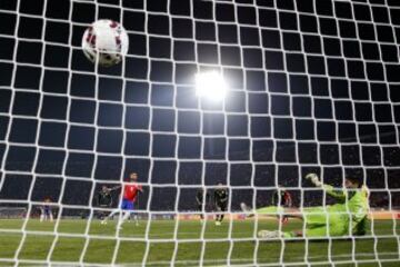 Con el penal anotado ante México en Copa América, Arturo Vidal se inscribió con el gol 1.000 de la Selección Chilena desde su nacimiento en 1910. La  histórica cifra la anotó el 15 de junio en el empate 3-3 ante la selección azteca.