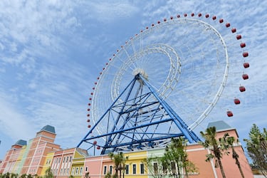 Con 126 metros de altura en LIHPAO Discovery Land, distrito de Houli, Taichung, Taiwán. Es la noria más grande de Taiwán.