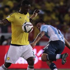 Pékerman, obligado a mover la defensa ante Venezuela y Brasil