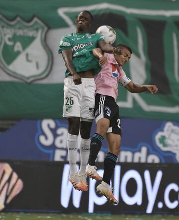 Deportivo Cali y Millonarios protagonizaron el regreso de la Liga Betplay tras el parón por la pandemia de COVID-19. El encuentro terminó en empate 1-1 y en la primera parte tuvo que ser suspendido por una Tormenta Eléctrica.