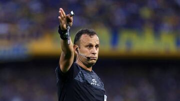 BUENOS AIRES, ARGENTINA - SEPTEMBER 11: Referee Darío Herrera reacts during a match between Boca Juniors and River Plate as part of Liga Profesional 2022 at Estadio Alberto J. Armando on September 11, 2022 in Buenos Aires, Argentina. (Photo by Daniel Jayo/Getty Images)
