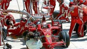 <b>TENSIÓN. </b>Kimi Raikkonen provocó el caos al salir antes de tiempo.