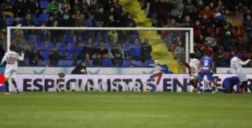 1-2. Kalu Uche anotó el primer gol granota.