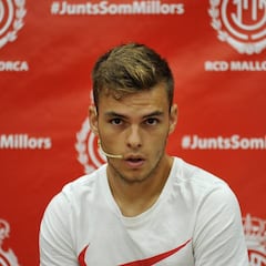 El Málaga avanza por el mediocentro a la espera del 'indulto' de la FIFA