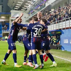 El Eibar se regala una alegría en el mando fugaz de Sisi