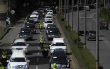 El cortejo fúnebre salió del aeropuerto Olaya Herrera y dejó una estela de tristeza y vacío por las calles de Medellín en donde dieron el último adiós a los campeones del Chapecoense, los campeones de la prensa y los campeones de la tripulación. ¡Que tengan buen viaje amigos!