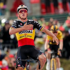 Evenepoel da el primer golpe