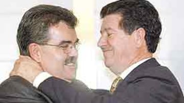 <b>RECAMBIO. </b>Jaime Ortí se despidió ayer de la presidencia del Valencia. Juan Soler ocupará ese cargo.