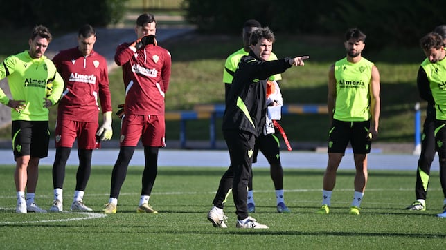 El Almería se juega mucho más que tres puntos ante un viejo conocido