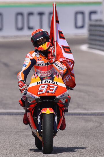 El piloto español aguntó toda la carrera detrás de Quartararo y le superó en la última vuelta. Con esta victoria Márquez se pone a 93 puntos de distancia con el segundo clasificado de la general.