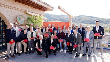 19/11/25 GRANADA CF
CEREMONIA DE ENTREGA DE DISTINCIONES A SOCIOS DE 25 Y 50 AÑOS DEL CLUB
FOTO DE FAMILIA