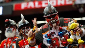 ATLANTA, GA - SEPTEMBER 11: Fans of the Tampa Bay Buccaneers react during pregame warmups prior to the game against the Atlanta Falcons at Georgia Dome on September 11, 2016 in Atlanta, Georgia.   Kevin C. Cox/Getty Images/AFP
 == FOR NEWSPAPERS, INTERNET, TELCOS &amp; TELEVISION USE ONLY ==