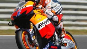 <b>SE SIENTE CÓMODO. </b>Stoner confía en que la Honda exprima todo su potencial en Montmeló.