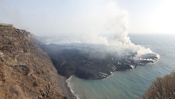 GRAF2645. LA PALMA, 01/10/2021.- Imagen de la plataforma marina generada por los dep&oacute;sitos de lava. Algunas estaciones de control de la calidad del aire pr&oacute;ximas al volc&aacute;n de la isla espa&ntilde;ola de La Palma han detectado un aument