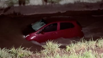 Insólito: una pareja cayó al canal San Carlos durante una supuesta clase de manejo y esta fue la razón